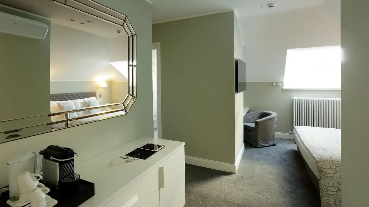 Camin Hotel Луино