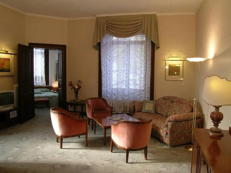Camin Hotel Луино